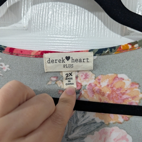 Derek Heart Plus Green Floral Short Sleeve Faux Wrap Dress in Size 2X - Picture 2 of 9